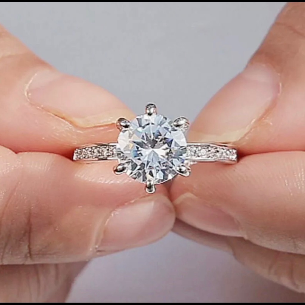 Round Cut White Sapphire Engagement Ring Size 95 24$